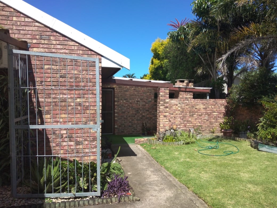 To Let 1 Bedroom Property for Rent in Beacon Bay Eastern Cape